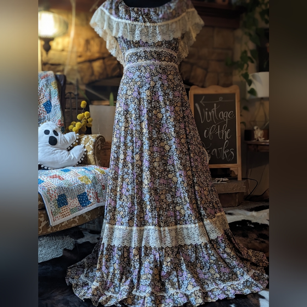 Vintage 1970s Montgomery Ward Off the Shoulder Prairie Dress